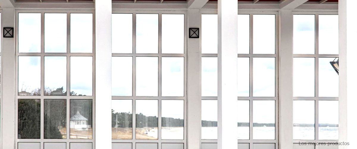 Barandillas para ventanas con espacio para macetas: una forma creativa de decorar