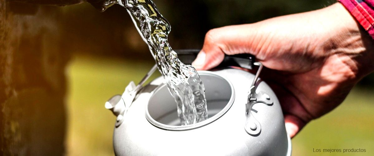 ¿Cómo funciona el bidón de agua en el dispensador?