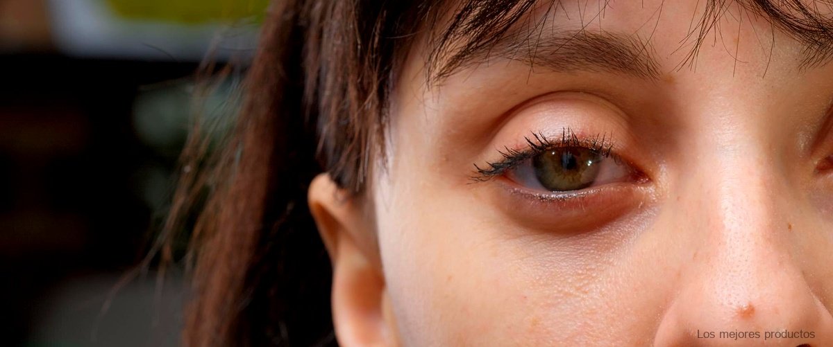 Descubre cómo las lentillas negras ojo completo pueden cambiar tu apariencia